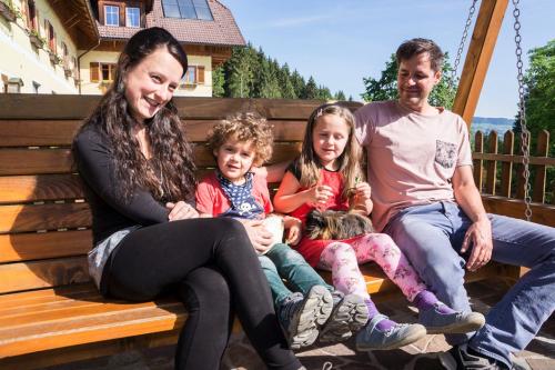 Glückliche Familie im Urlaub