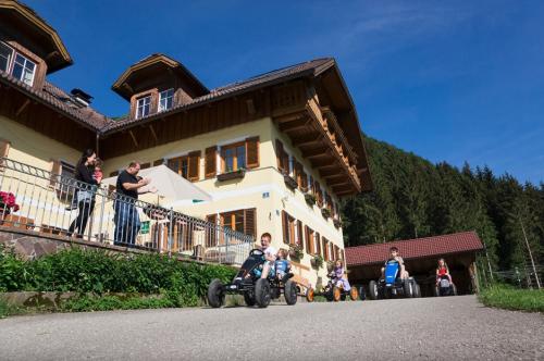 Gokarts auf dem Ferienhof