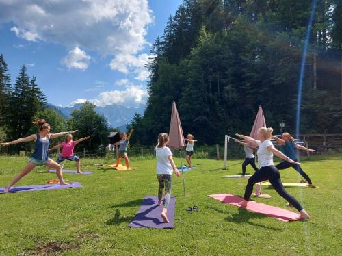 familienhotel-lammertal-yoga