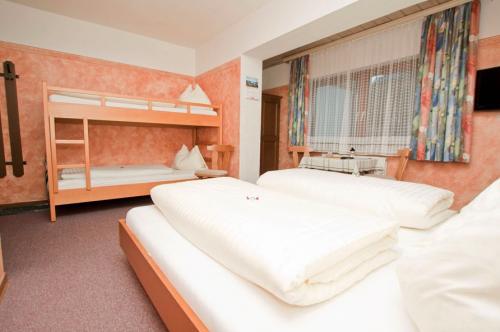 familienhotel-lammertal-zimmer-altbau